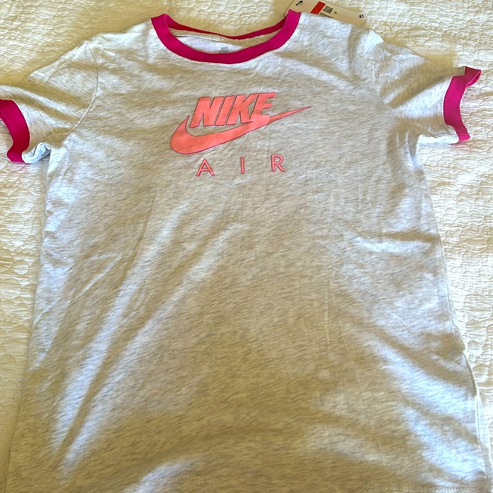 Girls Nike tee
